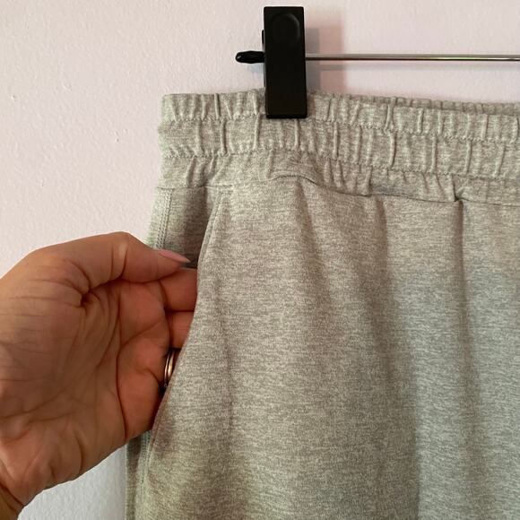 Vuori Women size Large Gray Performance Jogger Sweatpants Athleisure Loungewear - Picture 5 of 13